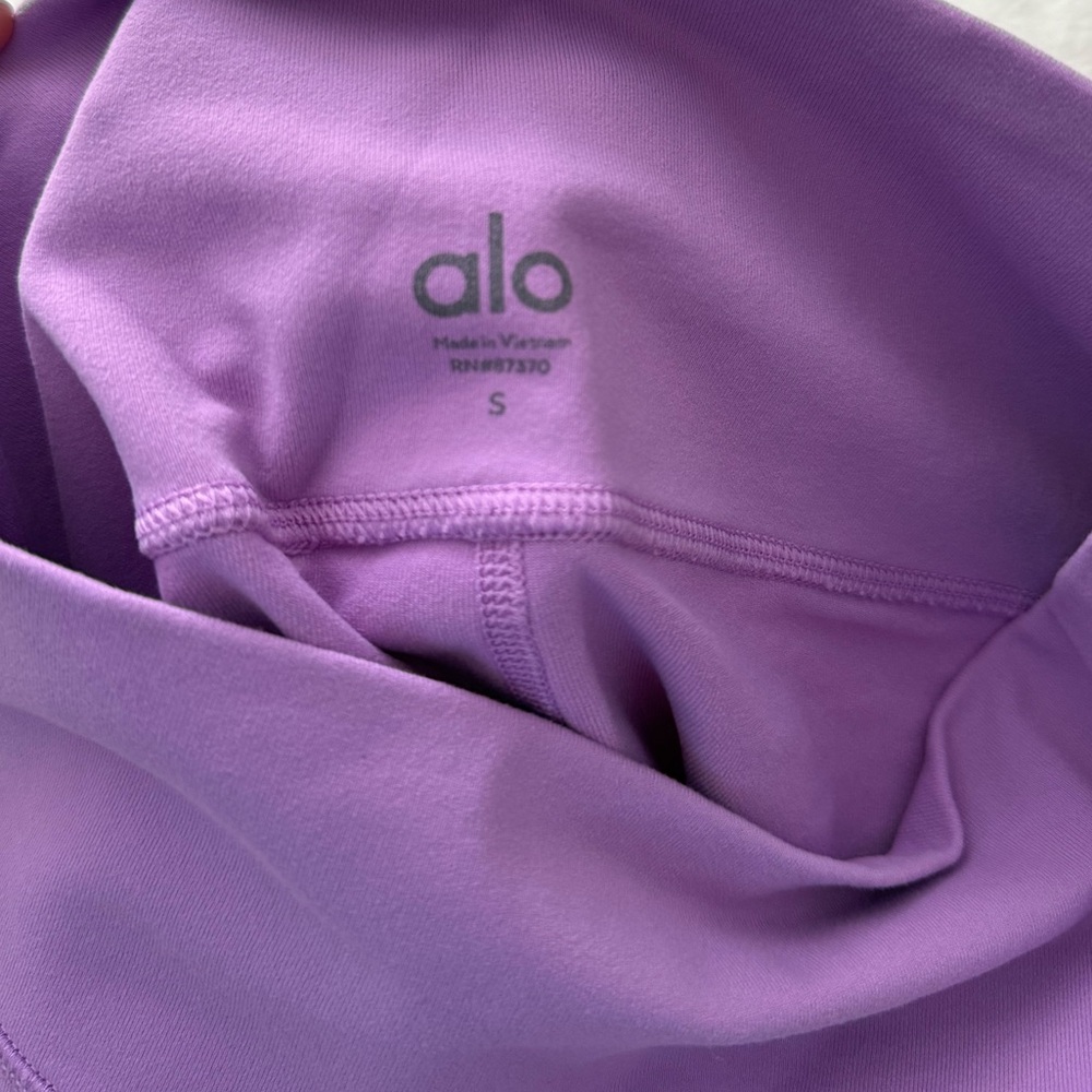 Alo Yoga Lilac Biker Shorts - Picture 3 of 7